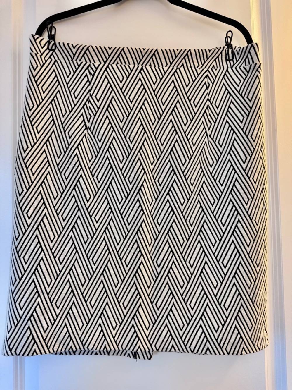 Banana Republic Factory Black & White Geometric Knit Pencil Skirt